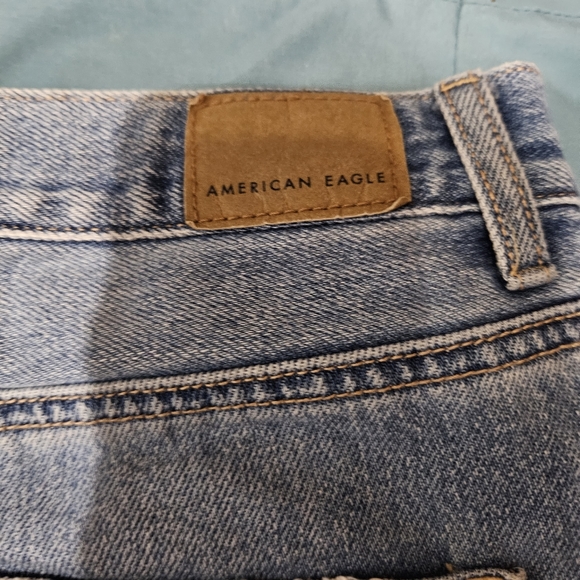 American Eagle woman's heavily distressed mom jeans - Picture 2 of 14